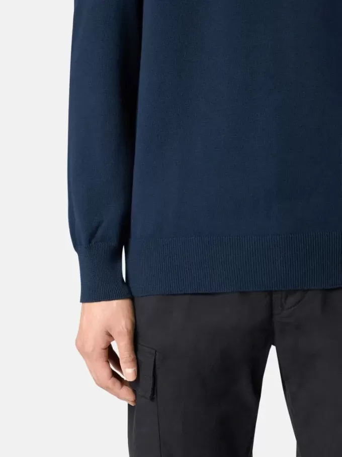 Tröja med rund hals och små rullade detaljer