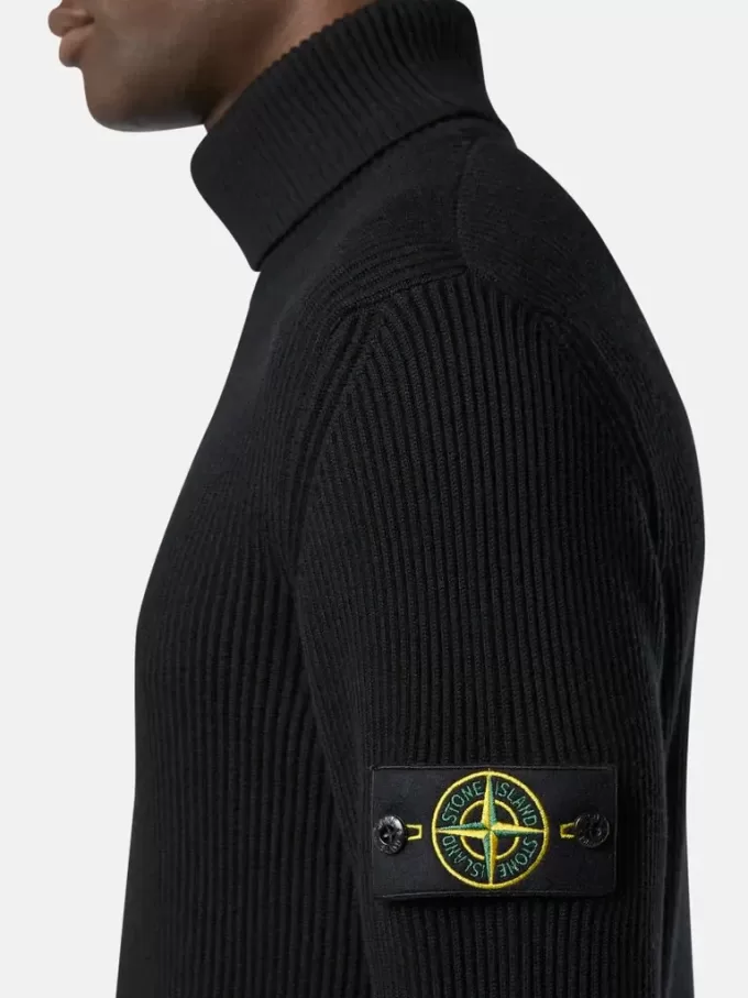Turtleneck-tröja med fint ribbade kanter