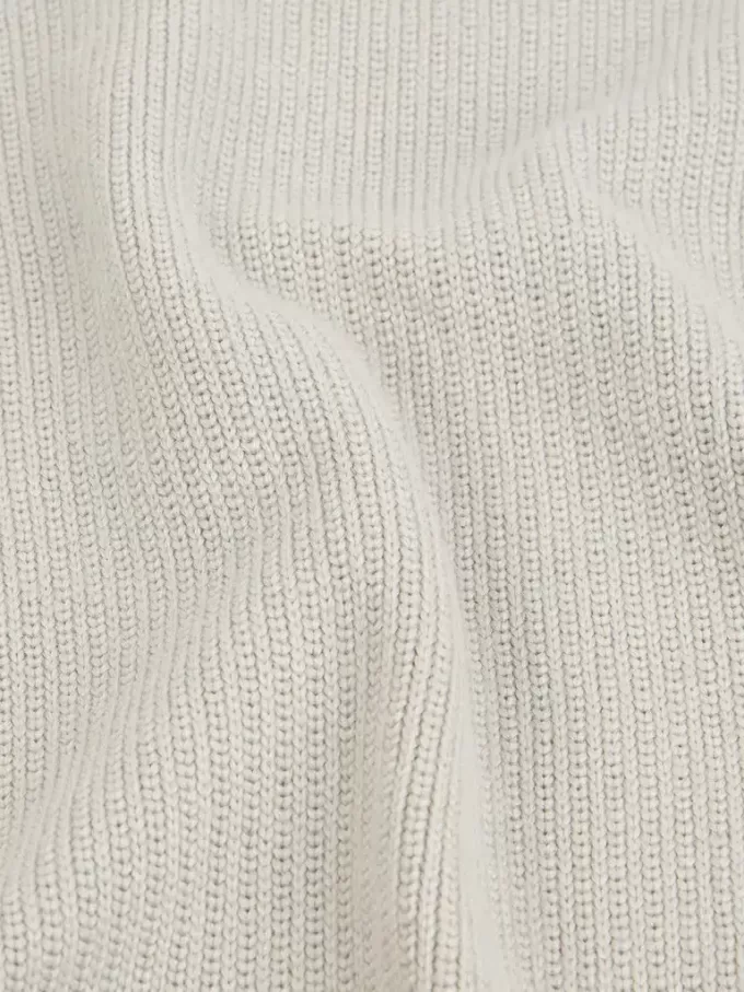 Turtleneck-tröja med ribbade kanter